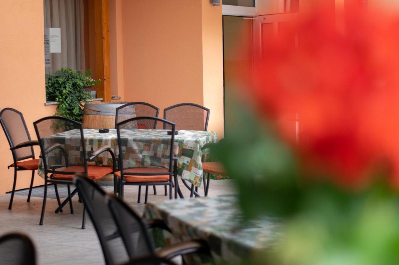 Hisa Izabela Hotel Muta Exterior photo
